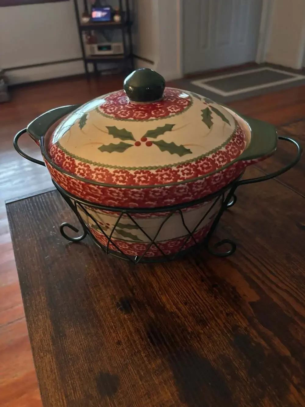 Temp-tations Old World Holiday 2.5 QT Round Covered Casserole Dish with Wire Rac